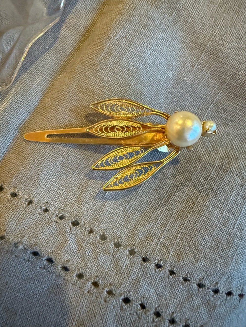 Hair Clips Pearl & Flower Gold Set of 3 - White Pearlescent Accents - Picture 6 of 7